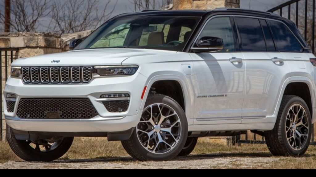 "너무 안팔려요.." 3천만원 대로 눈물의 폭탄 할인 선언한 외제차 5 지프