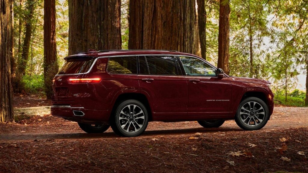 "너무 안팔려요.." 3천만원 대로 눈물의 폭탄 할인 선언한 외제차 8 지프