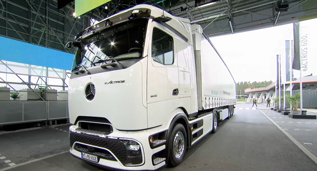 테슬라에 맞서 벤츠가 내놓은 비장의 한 수, 전기트럭 e악트로스 출시 2 e악트로스 500km 주행