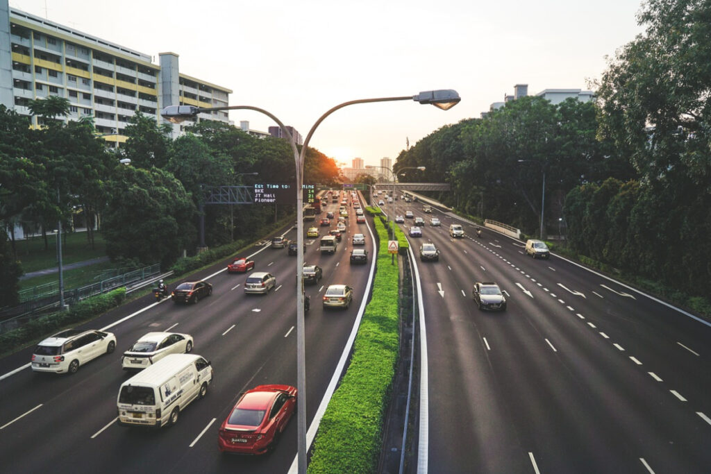 "자동차 타려면 1억 내세요".. 월 천만 원 벌어도 차 못사는 '이 나라' 1 싱가포르 자격인증서 제도