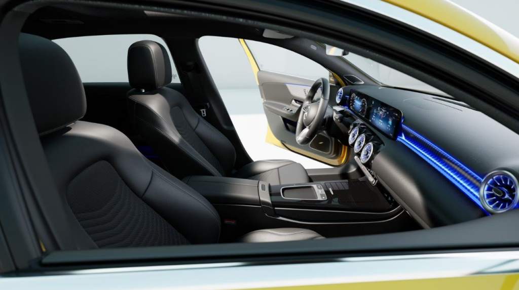 "정말 벤츠를 이 가격에?" 벤츠 A클래스 공개.. '취향 저격이네' 5 벤츠 더 뉴 A클래스 출시