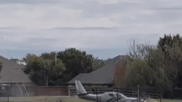 "이게 말이 된다고??" 비행기와 정면충돌 한 현대 쏘나타의 최후 2 비행기 쏘나타 충돌