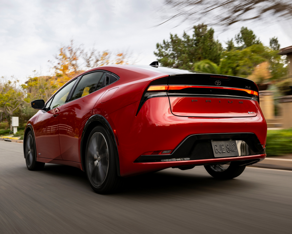 "현대차 차주들은 배아프겠다".. 압도적인 연비 자랑하는 토요타 프리우스 출시 5 토요타 프리우스 PHEV 출시