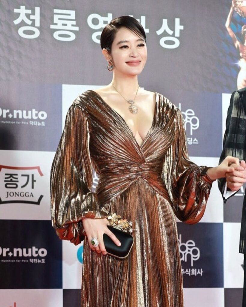 "자기야 사랑해요.." 청룡의 여왕 김혜수, '자기♥' 호칭 쓰는 뜻밖의 이유 7 김혜수