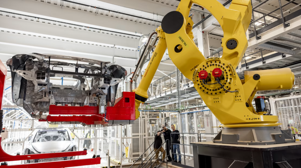 "영화에서 보던 일이 현실로.." 테슬라 공장, 갑작스런 로봇 공격에 '날벼락' 3 테슬라 제조 공장 부상