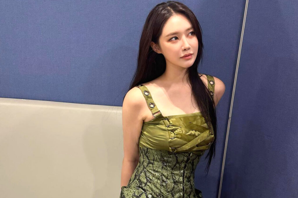 폭식하고 토해…사이다 같은 고음으로 유명한 여가수의 안타까운 근황 1 브브걸민영