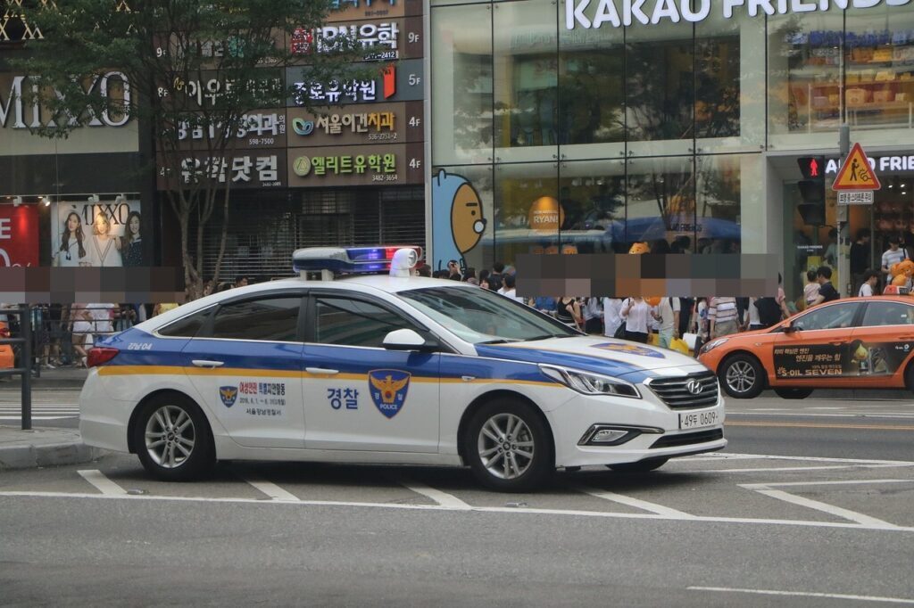 자동차 불법 광고 스티커 부착