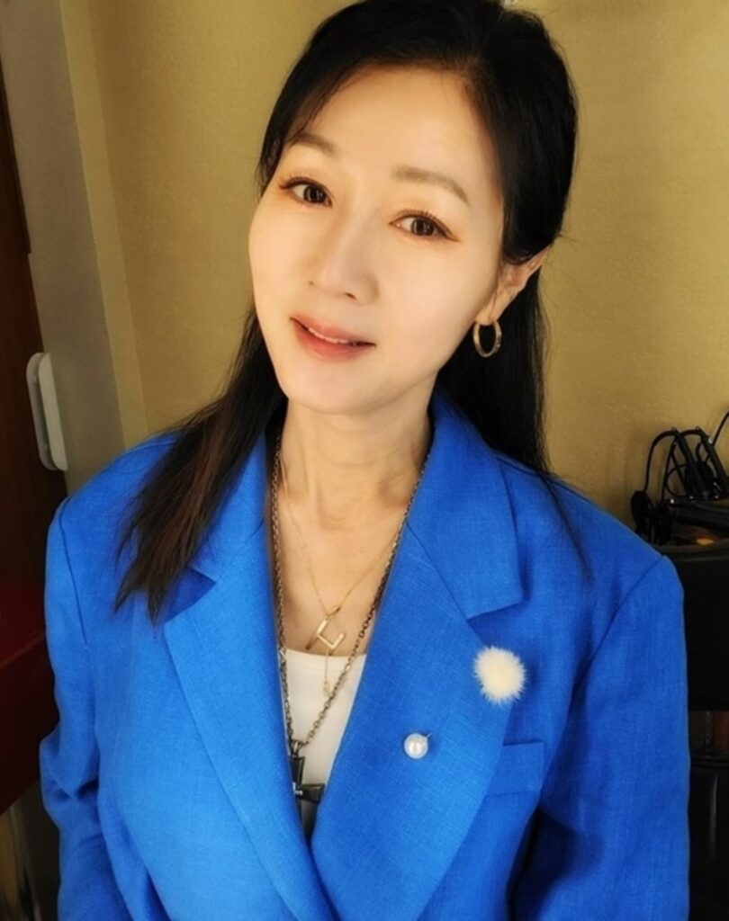 "신병을 앓았다"...결국 신내림 받은 연예인, '무당 팔자' 진짜 있었네! 3 무당