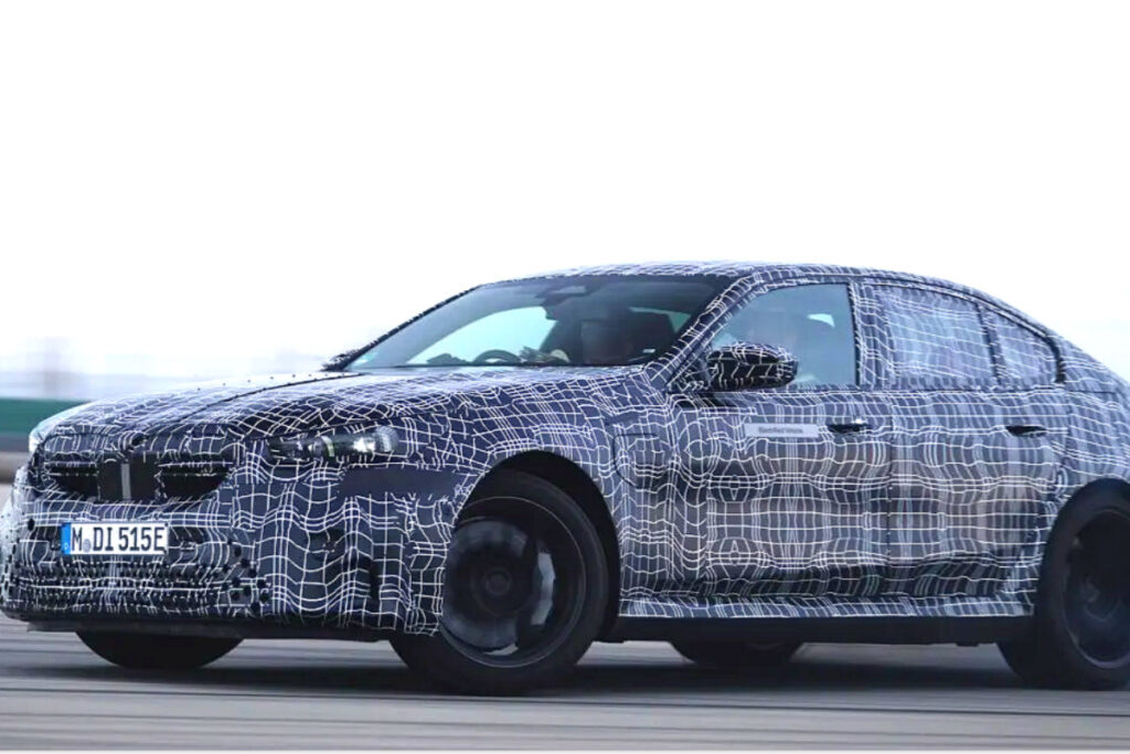 "포르쉐 계약 고민되네"…BMW가 살짝 공개한 M5, 풀체인지가 이렇게 나온다고?! 1 BMW M5 출시