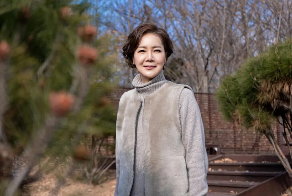 "한상궁, 자네가 이럴 줄은 몰랐네"…갑자기 사라진 명품 배우, 교수님 되어 나타난 깜짝 근황 3 한상궁