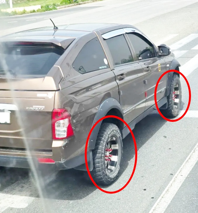 "이러다 사람 다치겠네"…도로서 포착된 황당 튜닝카에 누리꾼들 '공분' 2 자동차 튜닝 포착