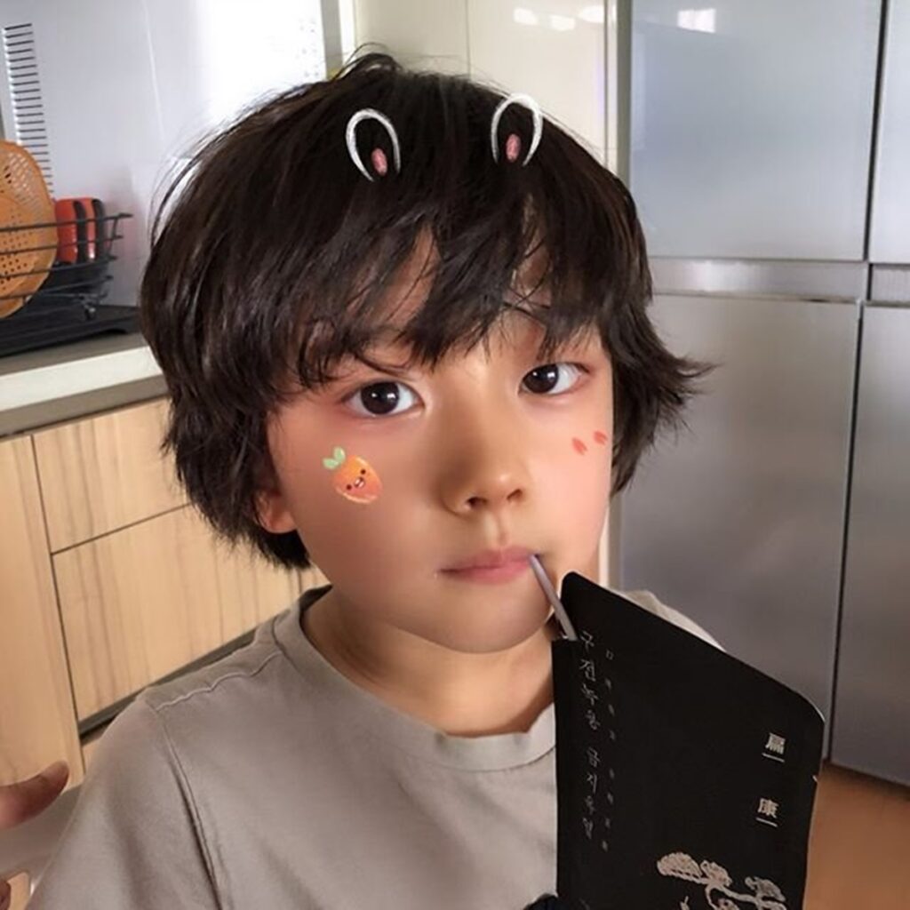 "정말 몰라보게 컸구나"..전국민 웃음꽃 피게 만든 아역배우 근황에 '어머나' 11 아역배우 근황