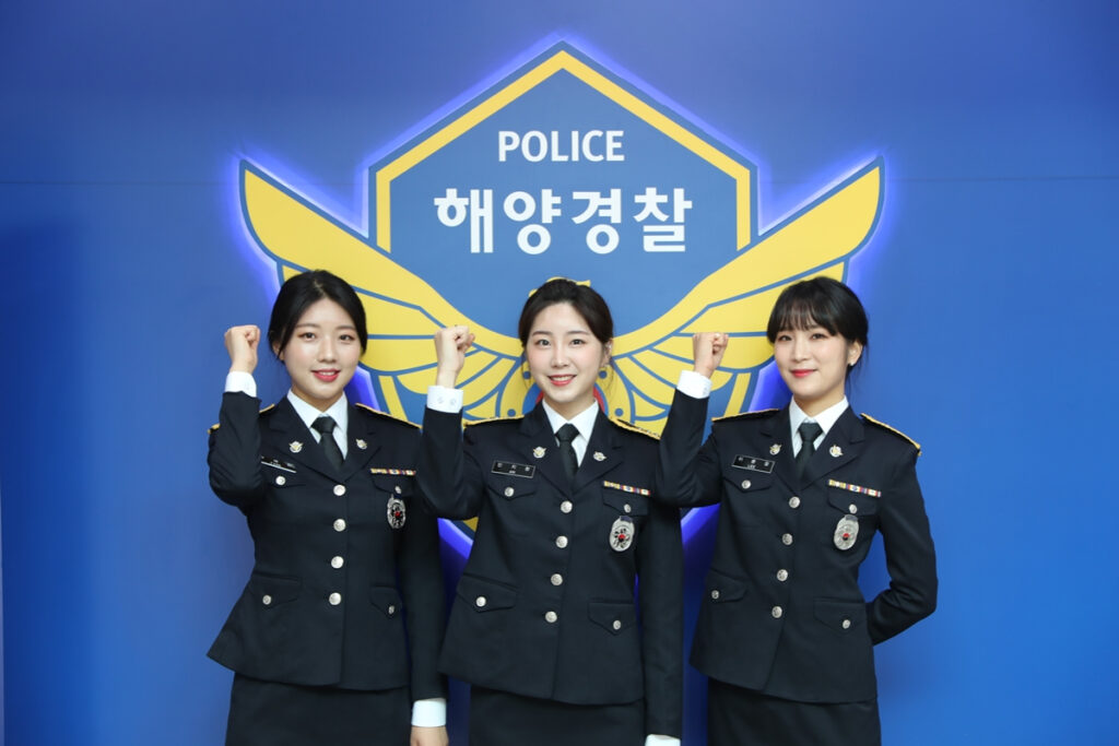"소방관도 해경도 아니었다!"…대한민국 수호하는 공무원, 신입 연봉 1위 정체에 '깜짝' 1 해경