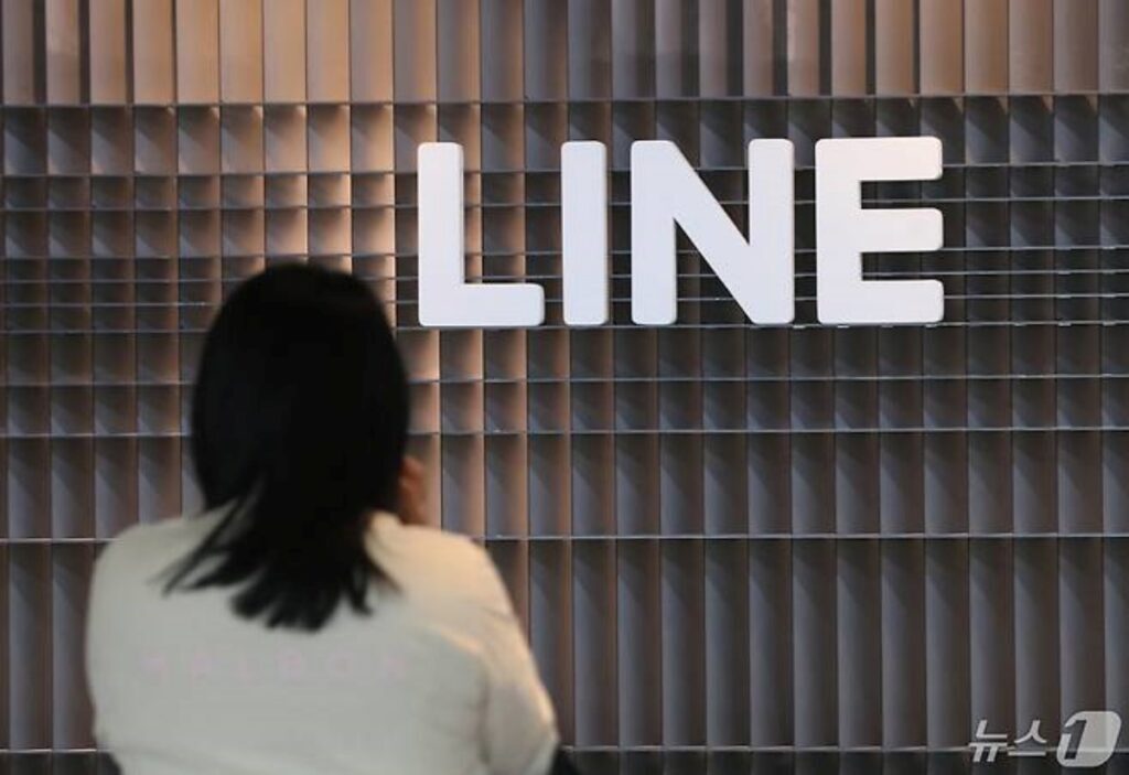 "매출 15조 공룡으로 키웠는데"..아시아 1위 네이버 라인, '방 빼' 라는 일본 정부에 '아비규환' 2 라인