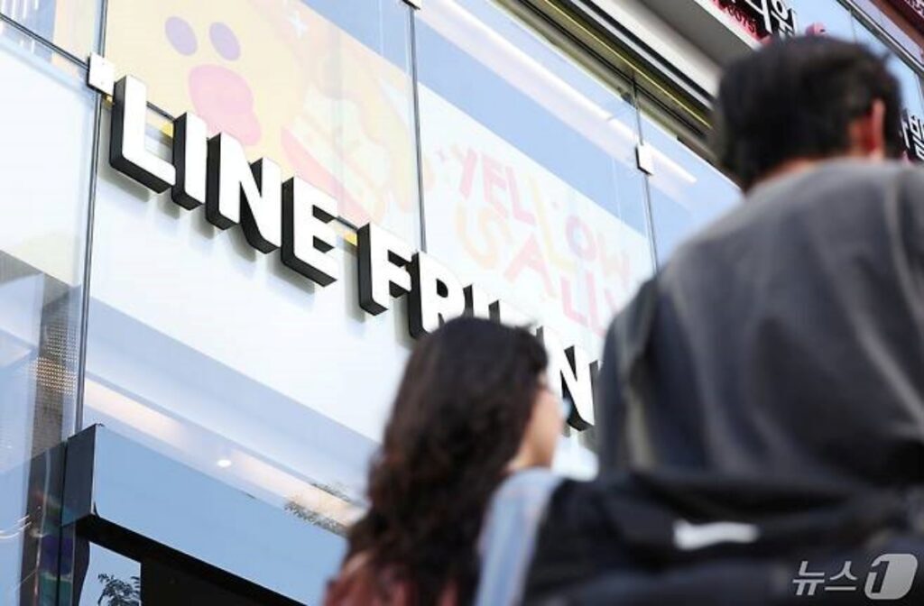 "매출 15조 공룡으로 키웠는데"..아시아 1위 네이버 라인, '방 빼' 라는 일본 정부에 '아비규환' 3 라인