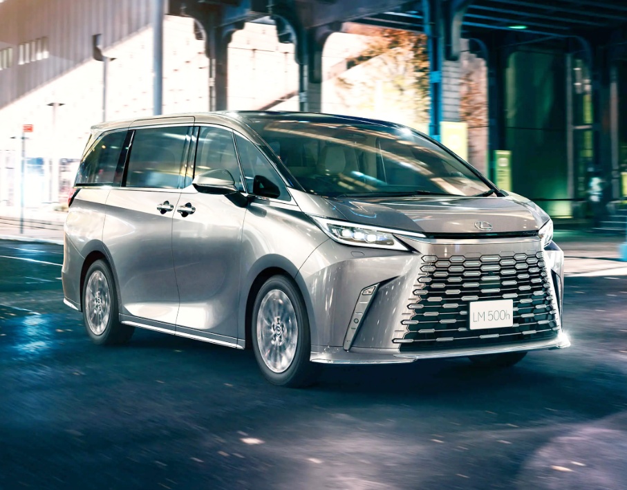 "억소리나는 차는 다르네"..마침내 판매 시작된 럭셔리 미니밴, 실내가 진짜 대박이네 2 렉서스 LM 500h 6인승 출시