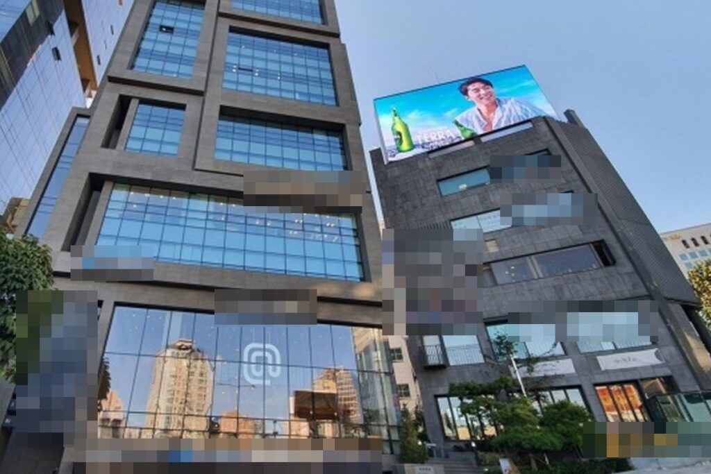 "인생은 이렇게 사는거구나"..어릴적 서러운 눈칫밥 먹던 소년, 35년 후 들려온 훈훈한 소식♥ 5 서장훈