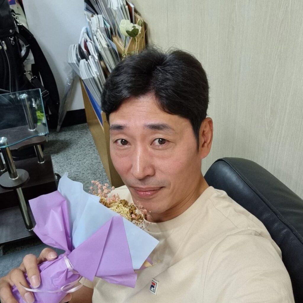 "여기서 보다니 정말 반갑네"..'갈색 폭격기' 신진식, 상상도 못했던 전설의 근황은?! 2 신진식