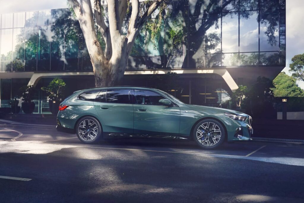BMW i5 투어링 출시