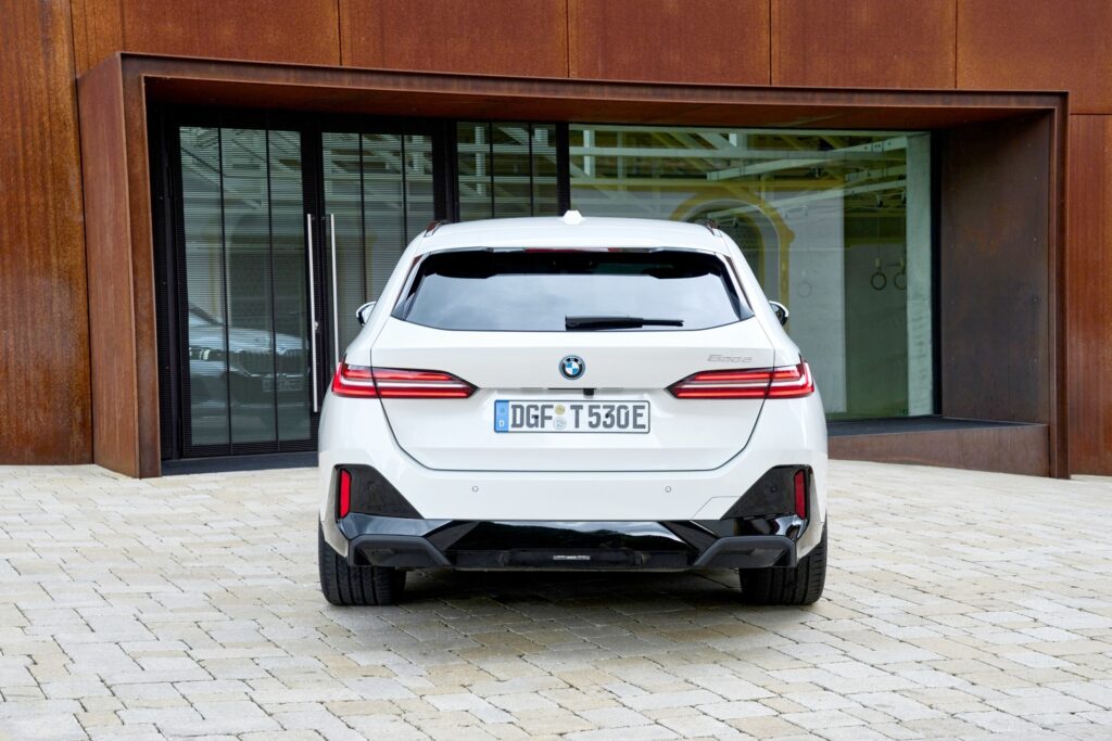BMW 5시리즈 투어링 플러그인 하이브리드 출시
