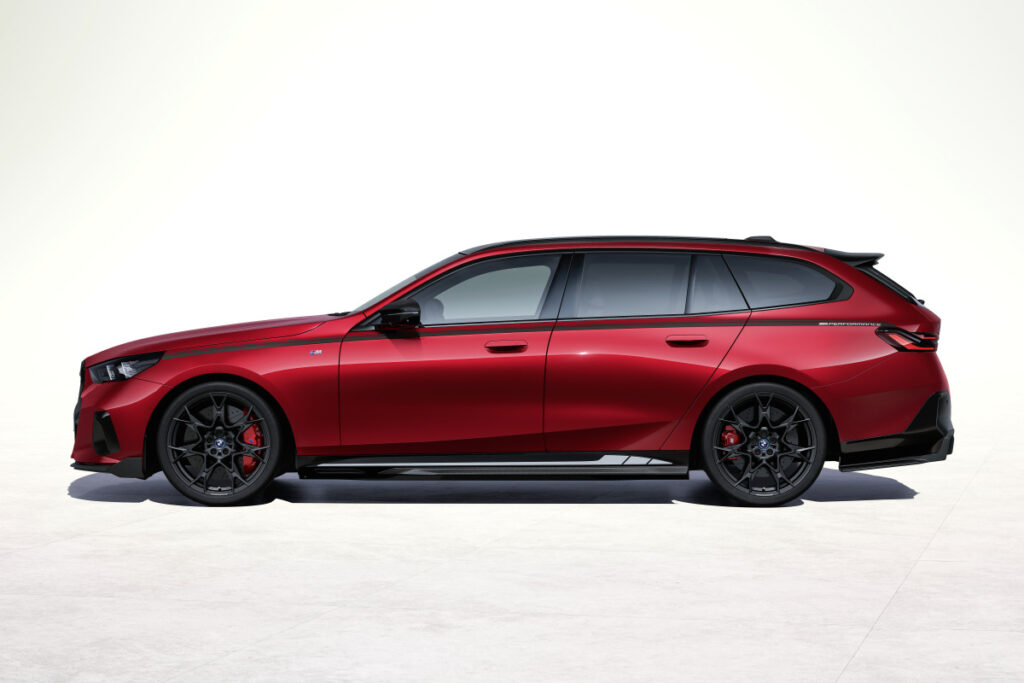 "어머 이건 사야 돼!"..BMW 회심의 역작 공개, 뒷태 본 아빠들 '황홀' 1 BMW 신형 5시리즈 퍼포먼스 파츠 출시