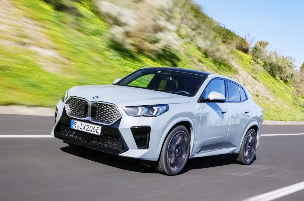 "입을 다물지 못했어요"..BMW iX2 한국 상륙 소식, 디자인 본 아빠들 '심쿵' 2 BMW iX2 사전 예약