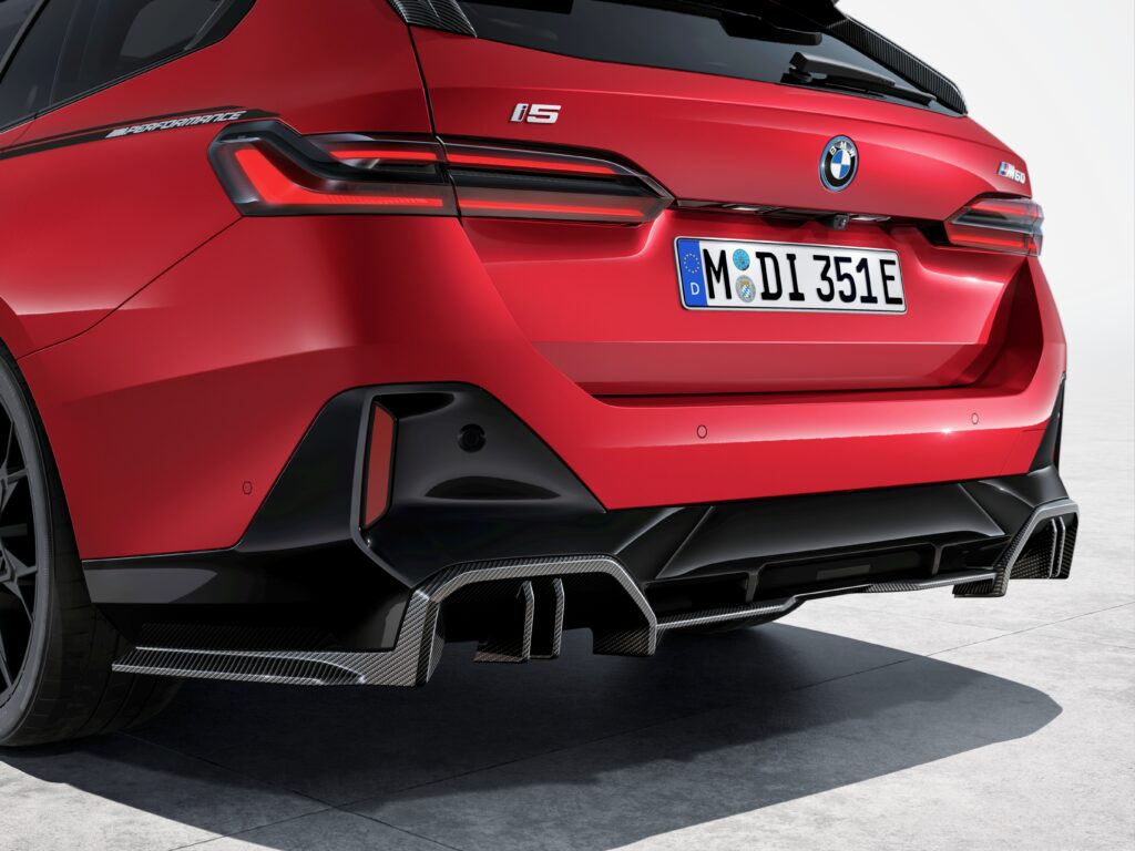 "어머 이건 사야 돼!"..BMW 회심의 역작 공개, 뒷태 본 아빠들 '황홀' 4 BMW 신형 5시리즈 퍼포먼스 파츠 출시