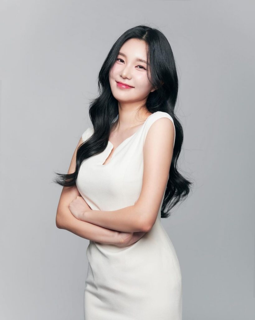 "말도 안돼! 같은 사람 맞아?!"..전국노래자랑서 '찔레꽃' 불러 우승한 20살 여성, 근황 살펴보니… '어머나' 6 강승연