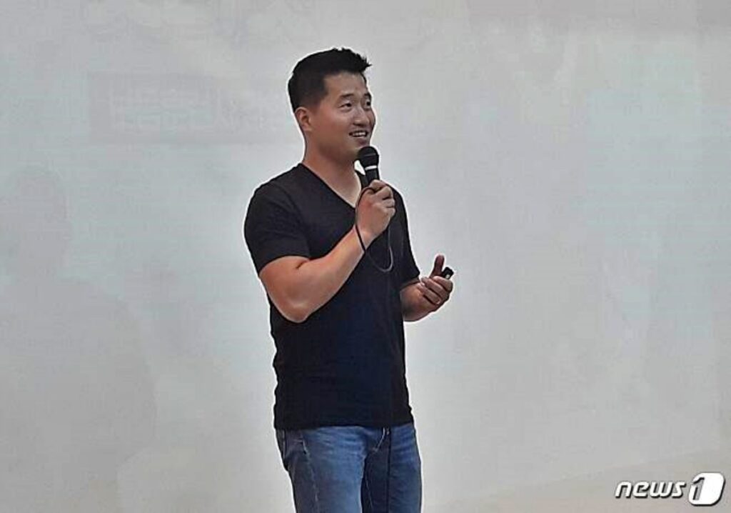 "도대체 무슨 일이 있었던거야?!"..개통령 강형욱, 퇴사한 직원들이 남긴 리뷰에 '화들짝' 7 강형욱