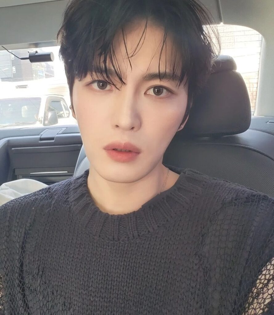 "차값만 총 17억?!"...15년만에 복귀한 김재중, 차고에 있던 럭셔리 자동차들도 덩달아 '화제' 6 김재중