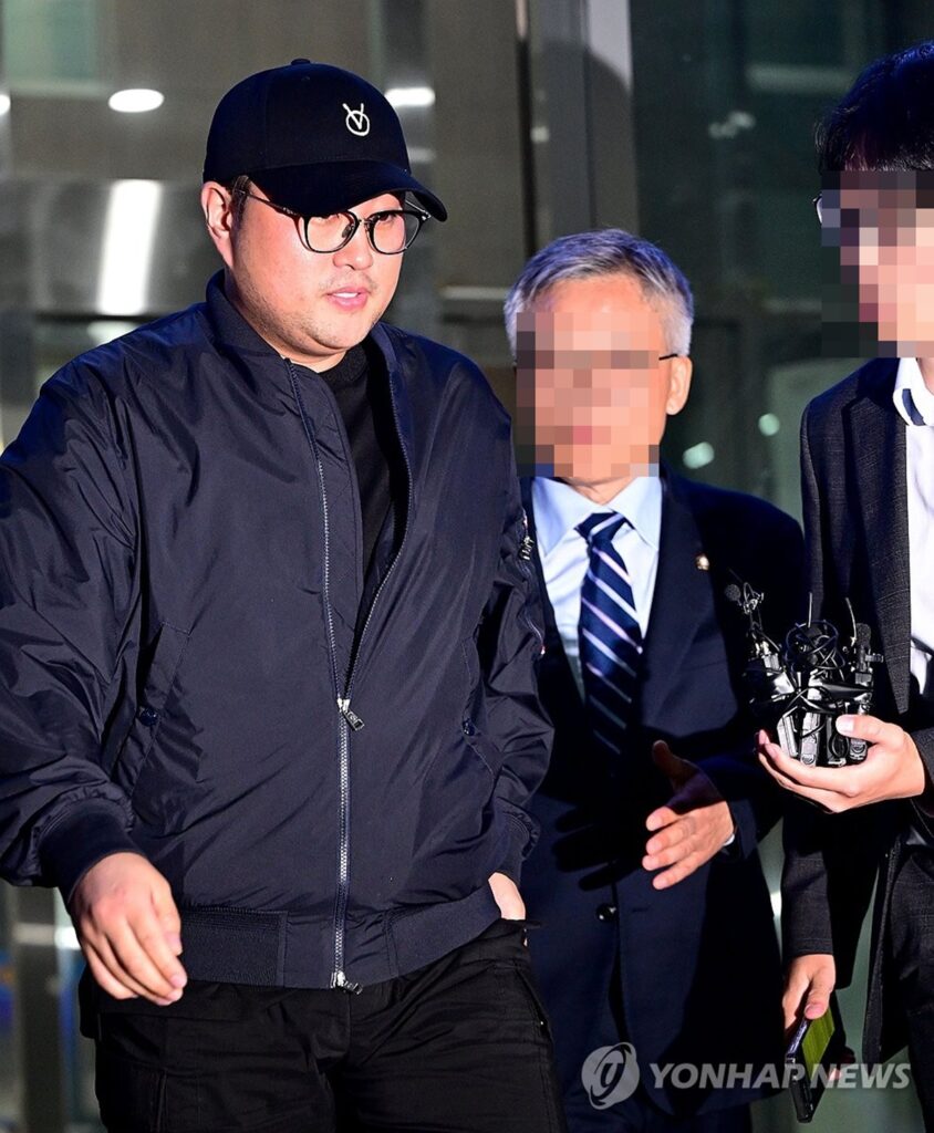 "이게 다 얼마야?!"...온몸에 '명품' 두르고 경찰 출석한 김호중, 패션 아이템 가격도 '화제' 4 김호중
