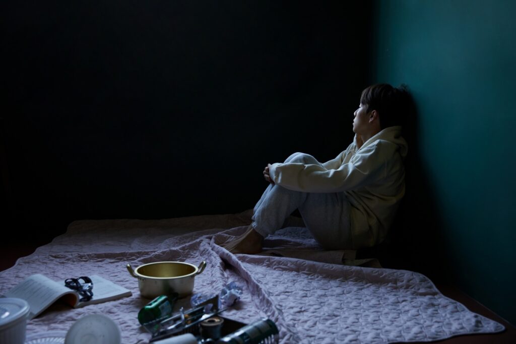 "아이가 8년간 방에서 나오지 않아요"..베이비부머 부모 울리는 은둔 자식들, 국내에만 '이정도?' 2 은둔형 외톨이