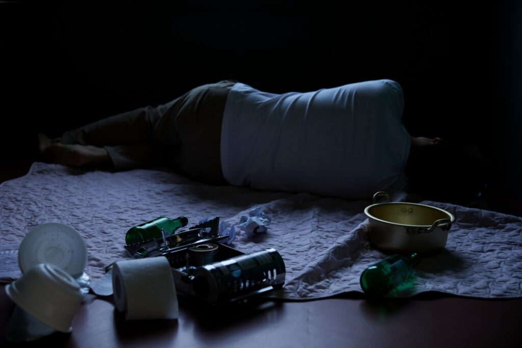 "아이가 8년간 방에서 나오지 않아요"..베이비부머 부모 울리는 은둔 자식들, 국내에만 '이정도?' 5 은둔형 외톨이
