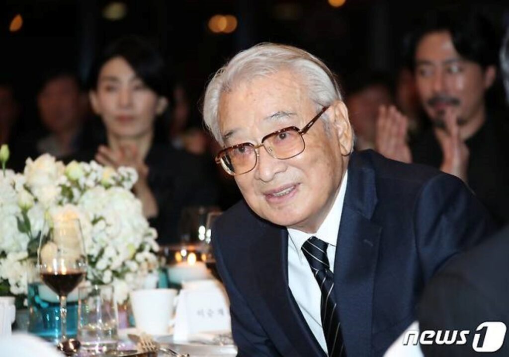 90세 현역배우이자 대한민국 연기의 산 증인, 그가 뱉은 한마디에 최민식·이병헌도 '결국' 4 이순재