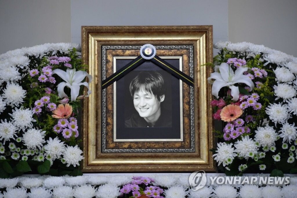 "많이 그립습니다".. 故이얼 식도암 투병으로 별이 된지 2년, 그의 연기 인생 '재조명' 2 이얼
