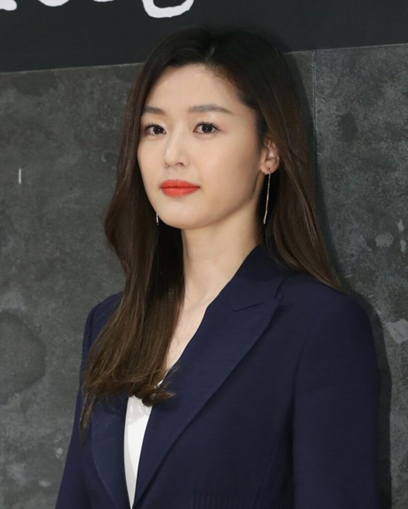 "건물만 대체 몇채야?!"…BHC와 '10년' 함께한 전지현, 넘사벽 모델료와 재산에 '깜짝' 3 전지현