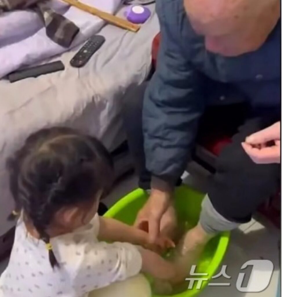 "동생들한테는 줄 수 없다"..90대 노인, 자신 돌봐준 이웃에게 아파트 5채 물려줘 '화제' 3 90대 노인