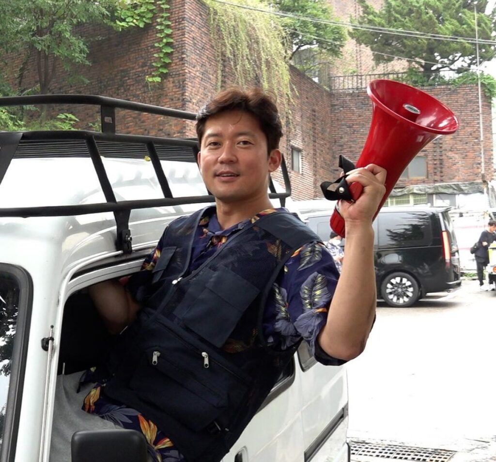 "람보르기니? 아쉽지 않다!" 예능 대세 김대호, 억대 슈퍼카를 줘도 안 바꾼다는 그의 놀라운 캠핑카 정체는? 4 김대호