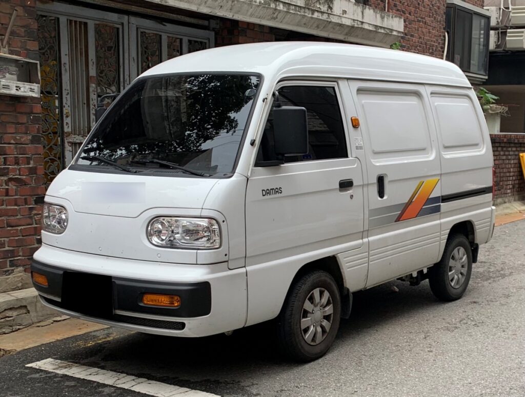 "람보르기니? 아쉽지 않다!" 예능 대세 김대호, 억대 슈퍼카를 줘도 안 바꾼다는 그의 놀라운 캠핑카 정체는? 2 김대호