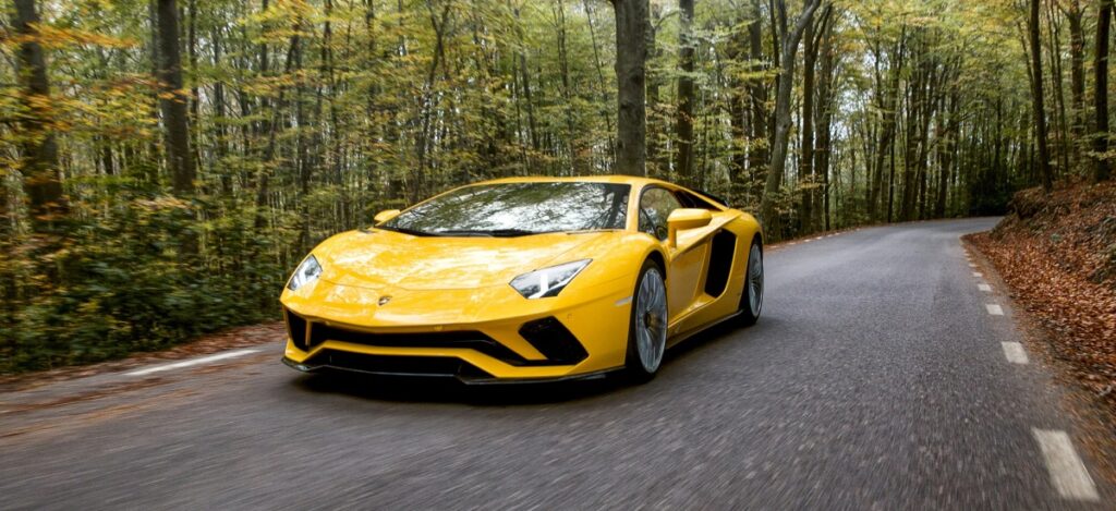 "월드스타면 이정돈 타야지!"..군 복무 마친 BTS 진, 수억 호가하는 슈퍼카도 덩달아 '시선집중' 4 진