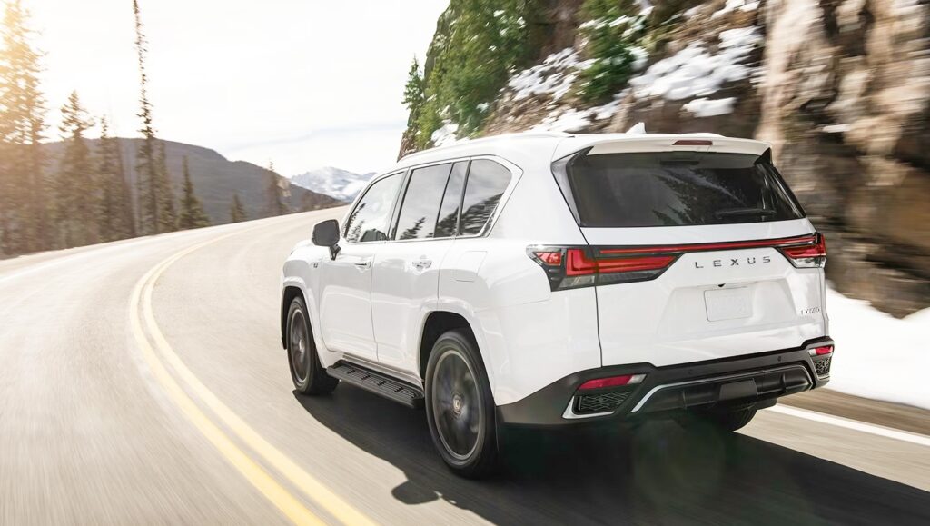 "이거 보고 아빠들 벌써 줄섰다"..한국 땅 밟은 렉서스 LX 700h, 놀라운 스펙에 기대감 '활짝' 3 렉서스 LX 700h 2025년 상반기 출시