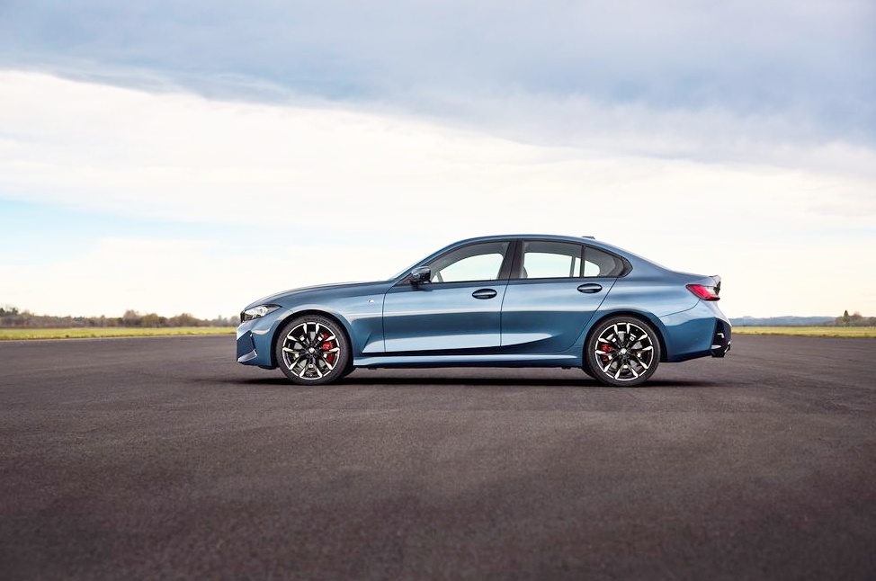 "아쉽지만 어떡해"..BMW 3시리즈 페이스리프트 공개, 디젤 엔진은 역사의 뒤안길로?! 5 2025 BMW 3시리즈 출시