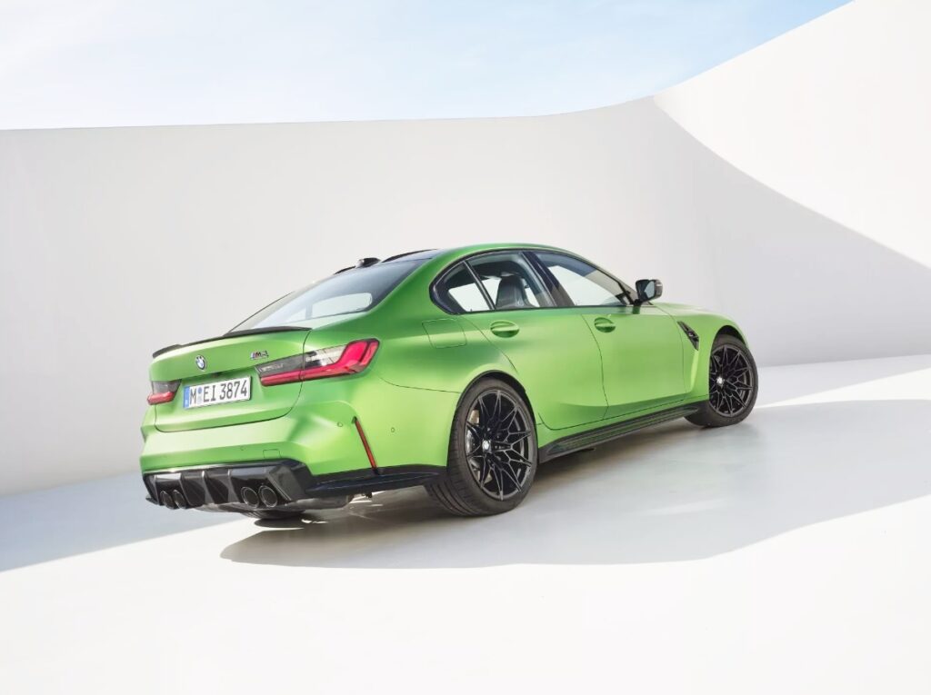 "이런 게 시대적 흐름인가 봅니다"..BMW 회심의 M3 부분변경, 결국 이렇게 바뀌나? 2 2025 BMW M3 부분변경 실내