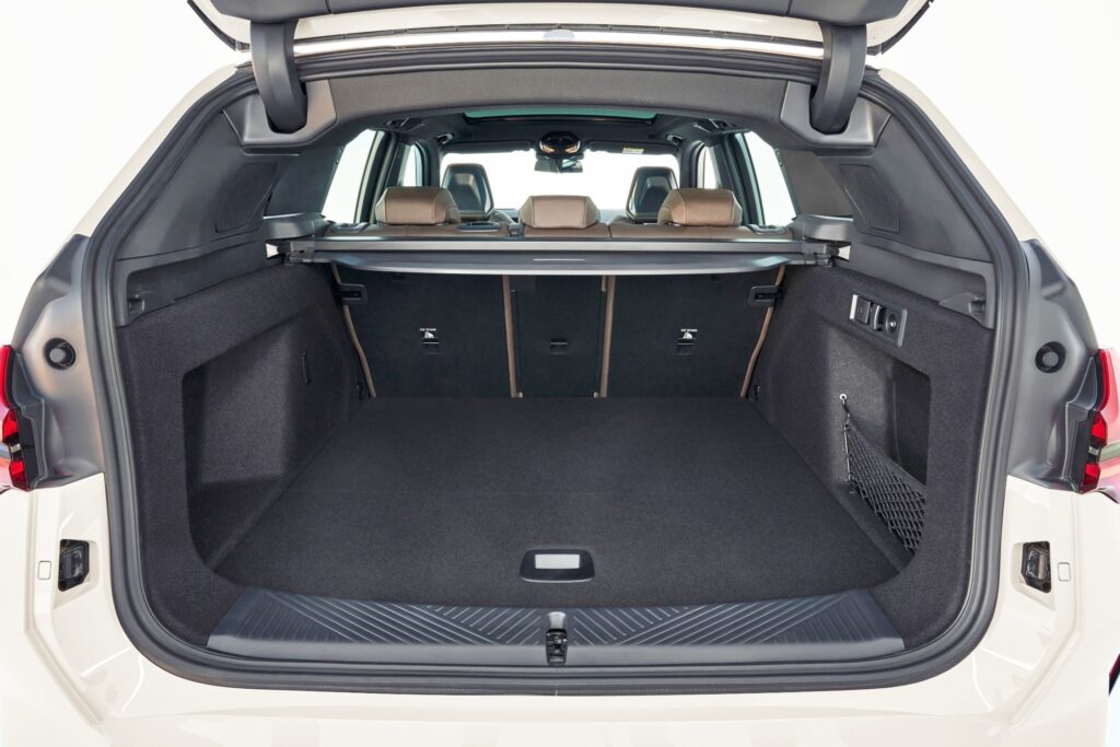 "확 바뀐 모습에 깜짝 놀랐다"..마침내 선보인 BMW 역작, 키드니 그릴 실화?! 6 2025 BMW X3 출시