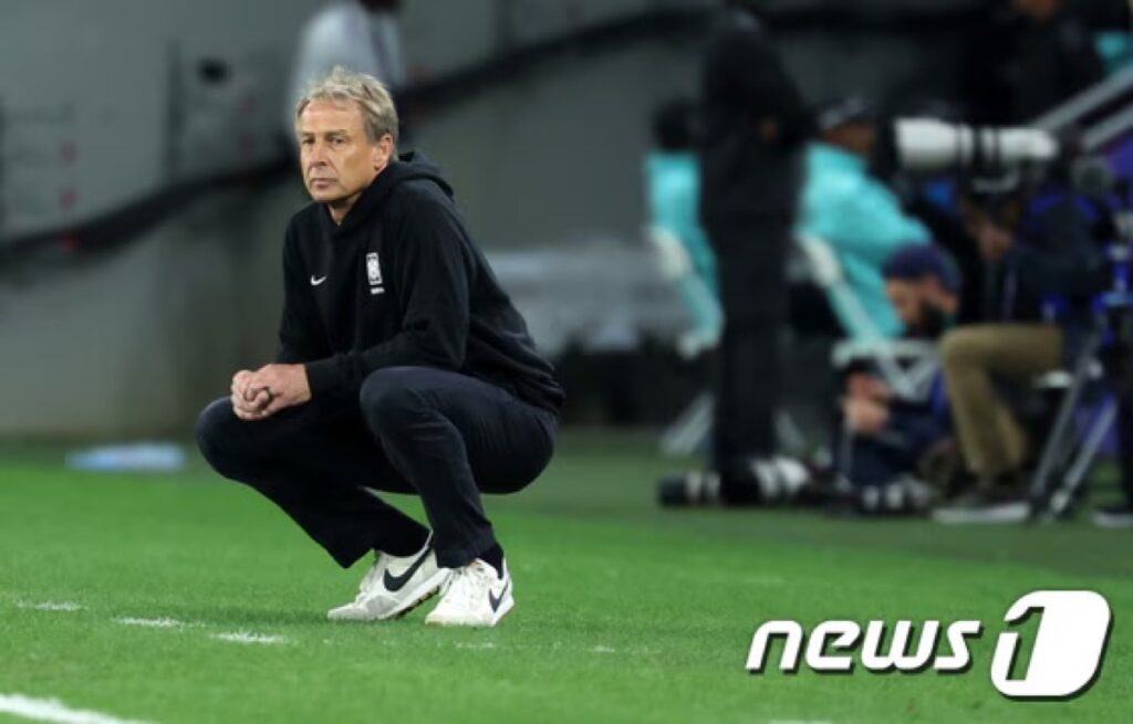 "입이 귀에 걸리겠네!"..'프락치 논란' 클린스만, 손흥민·이강인 탓하고 취업한 곳의 정체는? 3 클린스만