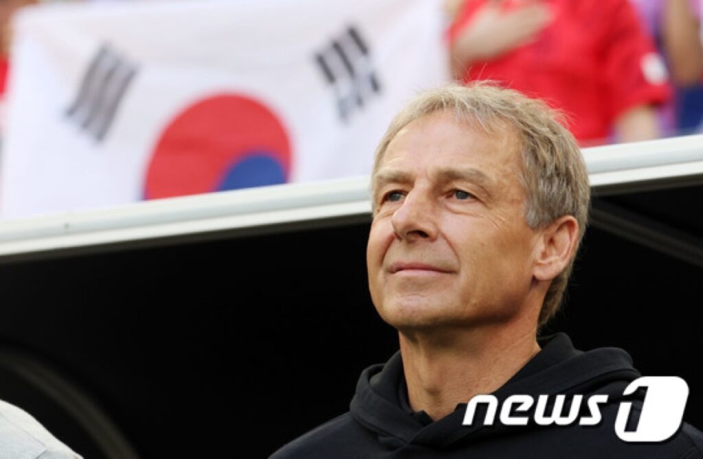 "입이 귀에 걸리겠네!"..'프락치 논란' 클린스만, 손흥민·이강인 탓하고 취업한 곳의 정체는? 4 클린스만