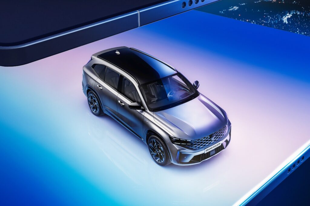 "사전 예약 7천대?!"..'손가락 논란' 르노 신차, KGM 토레스와 비교해보니 '깜짝' 5 르노 그랑 콜레오스 사전예약