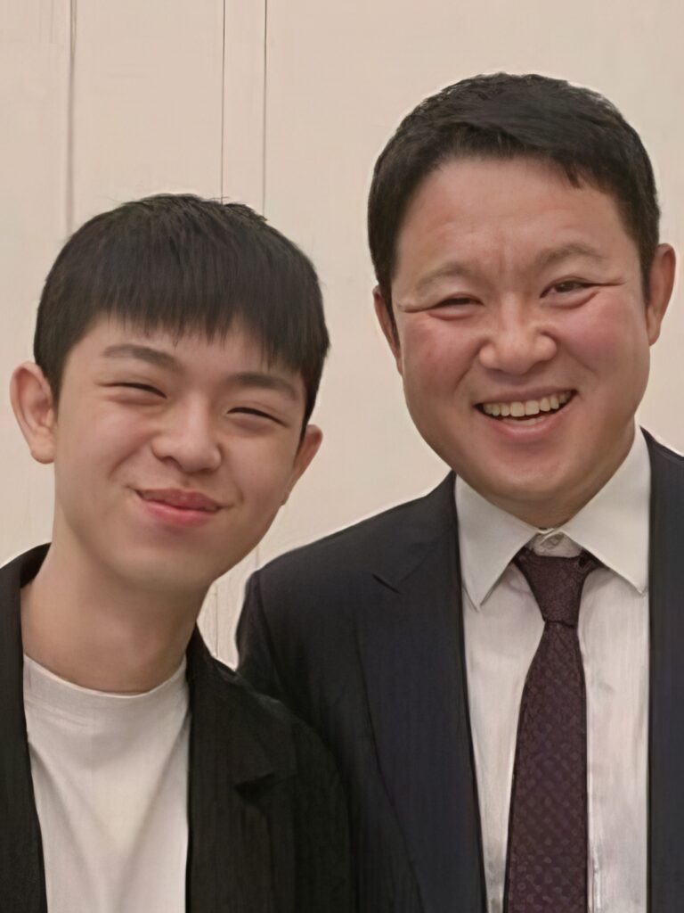 "이런 차를 어디서 구했대?!"... 아빠 품 떠나는 그리, 생각지도 못한 자동차 정체에 '깜짝' 2 그리