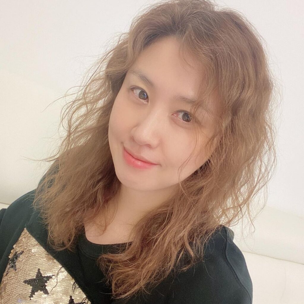 "어떻게 만났길래"…20년 넘게 싱글맘이었는데, 3천억 재력가와 재혼한 유명 방송인 5 김성경