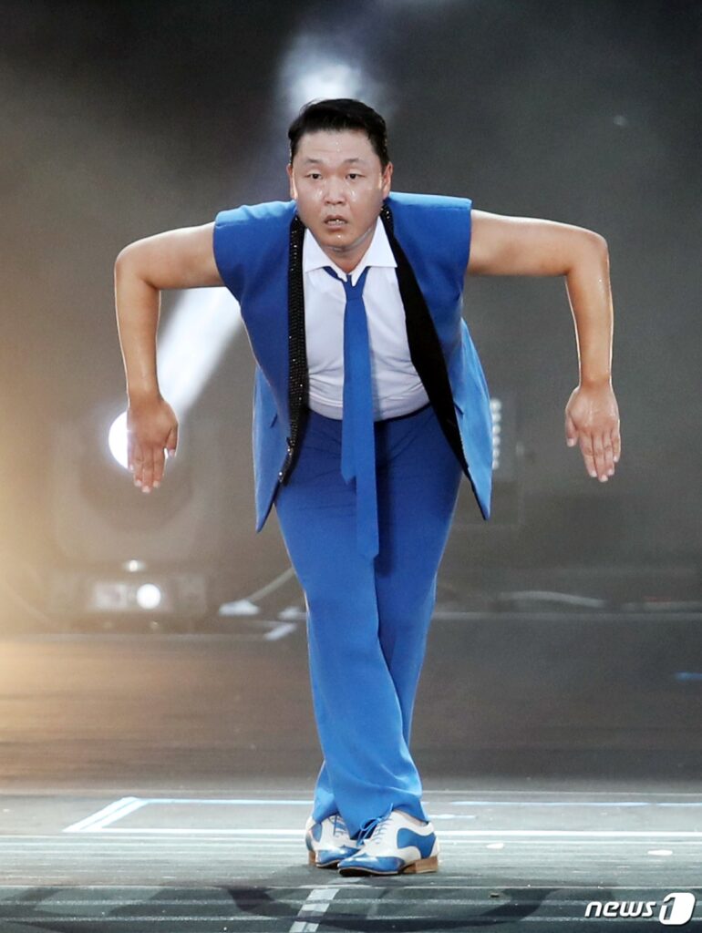 "가업도 남부럽지 않네" '흠뻑쇼' 싸이, 그의 놀라운 집안 수준에 '깜짝' 5 싸이